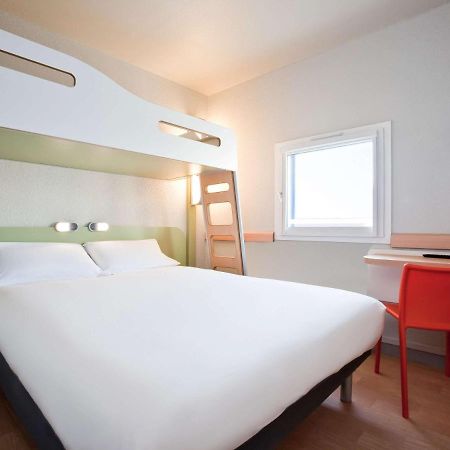Ibis Budget Pontault Combault Rn4 Marne La Vallee Buitenkant foto