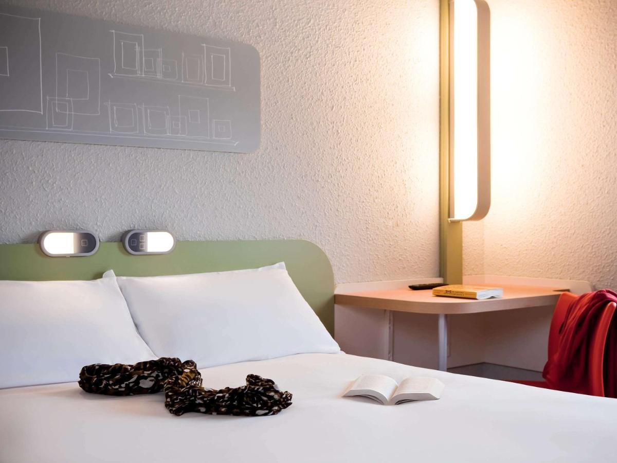 Ibis Budget Pontault Combault Rn4 Marne La Vallee Buitenkant foto