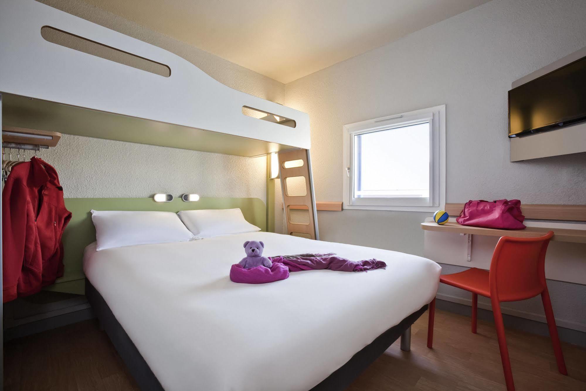 Ibis Budget Pontault Combault Rn4 Marne La Vallee Buitenkant foto