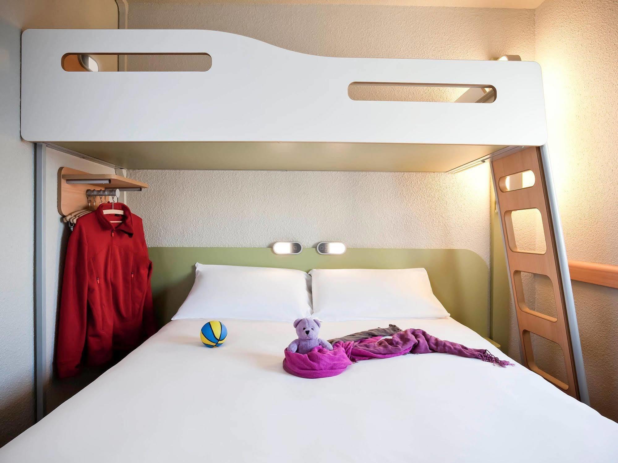 Ibis Budget Pontault Combault Rn4 Marne La Vallee Buitenkant foto