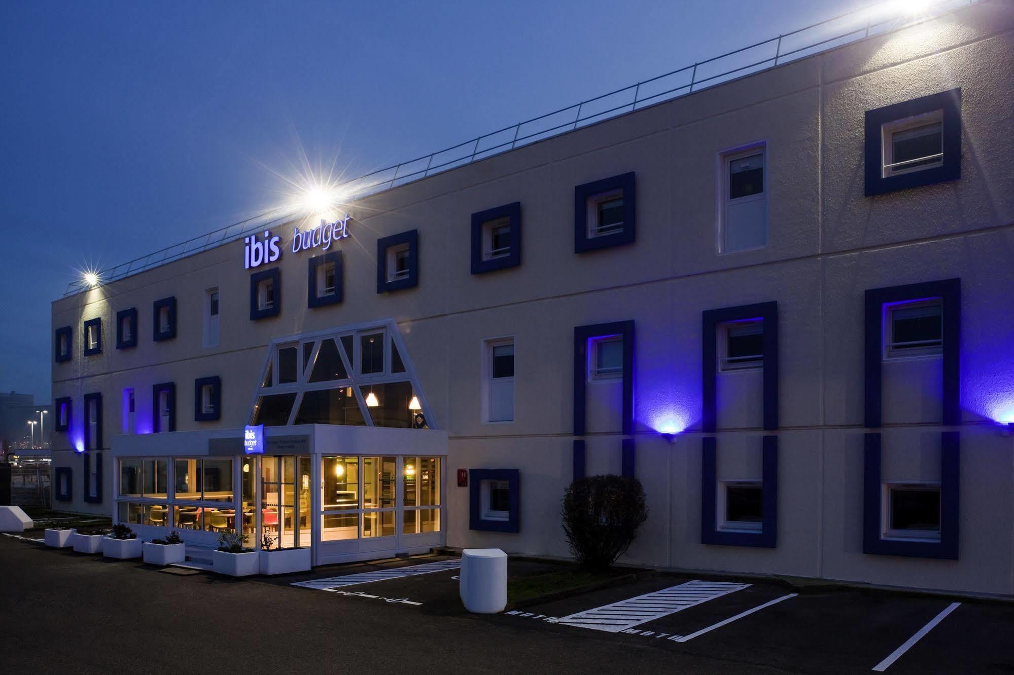Ibis Budget Pontault Combault Rn4 Marne La Vallee Buitenkant foto